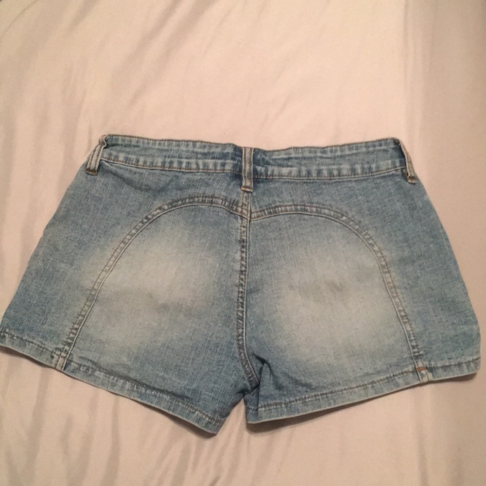 Shorts - Picture 2 of 3